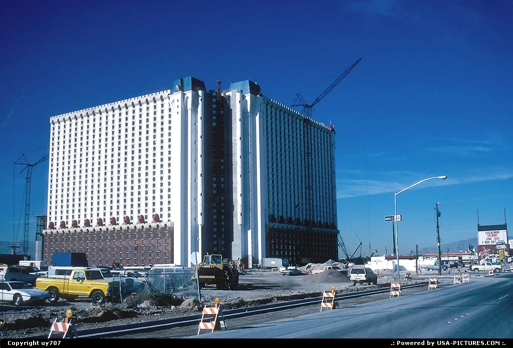 Already then advertised as the largest hotel worldwide, the Excalibur was not yet ready...