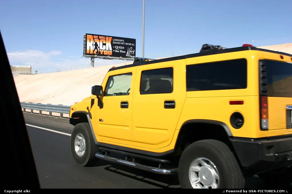 Arriving Las Vegas, bypassing a hummer