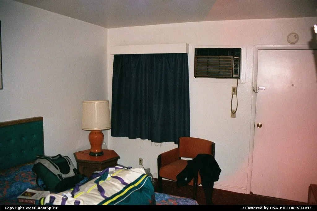 Another luxury resort in Las Vegas. Eh, wait a minute, ... well, this is also Vegas!
