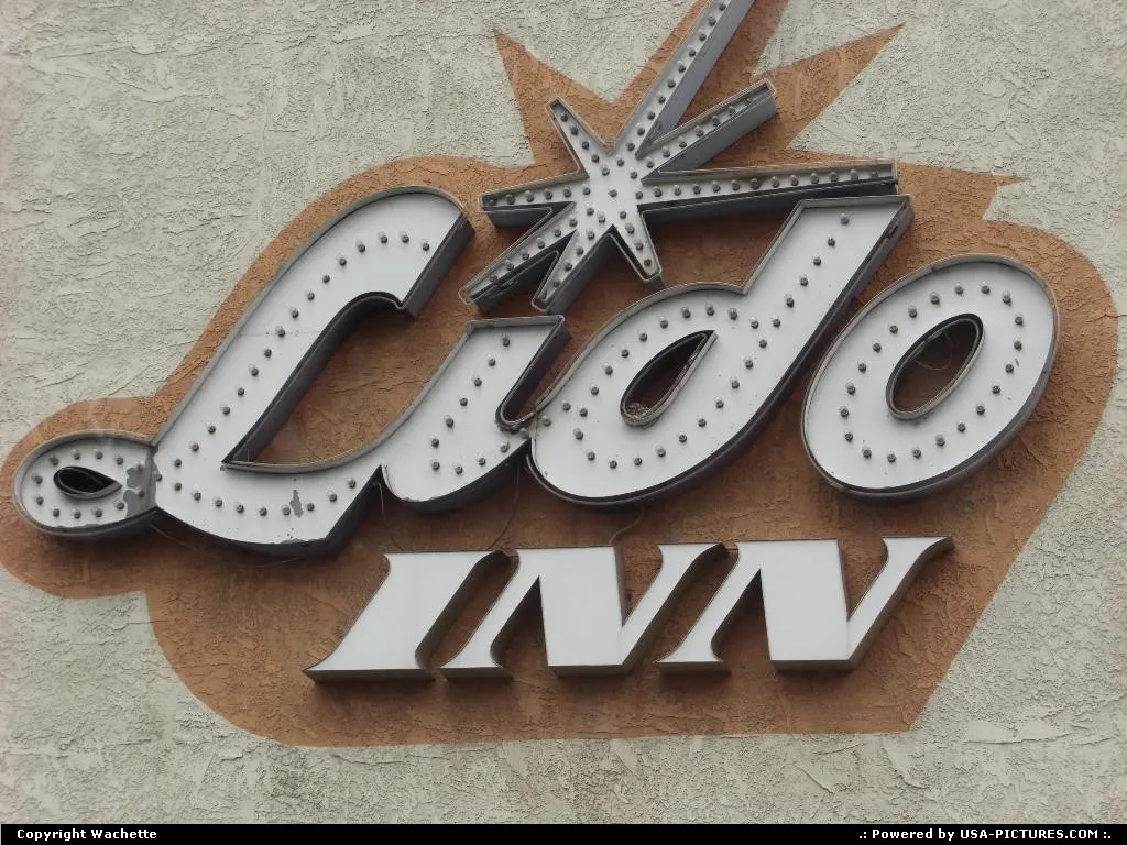 vintage neon sign in reno
