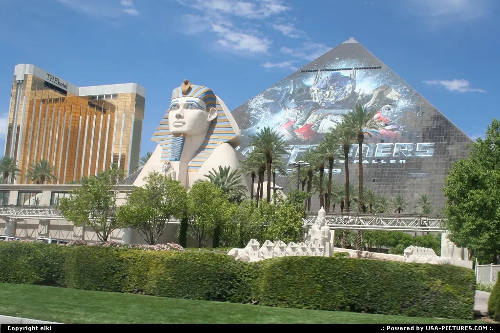 Las vegas luxor hotel casino, left of the pictures the mandalay bay