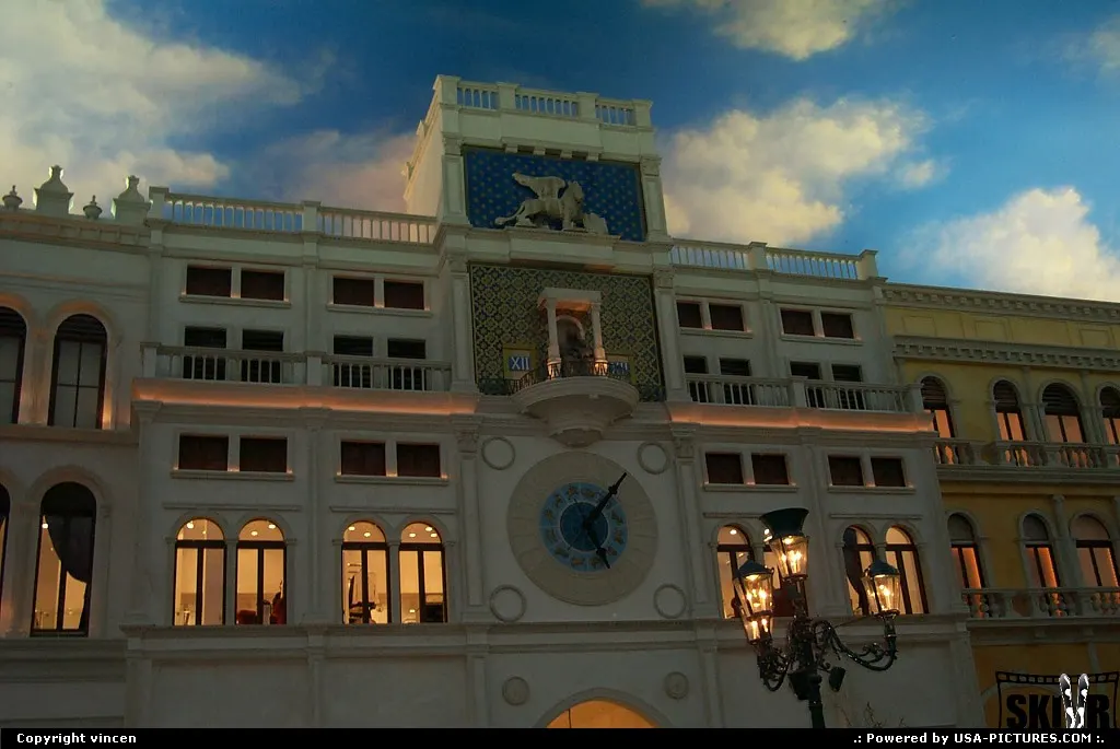 Venitian hotel, main place in gallery