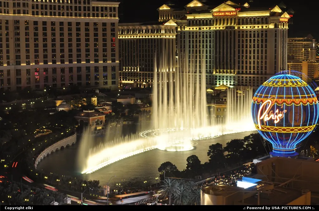 Las Vegas strip, bellagio lights/water/music famous show