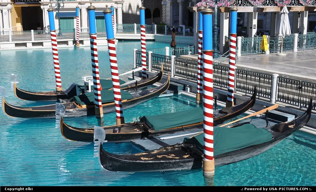 Venetian hotel las vegas, enjoy a ride in the venitian' replicate canals
