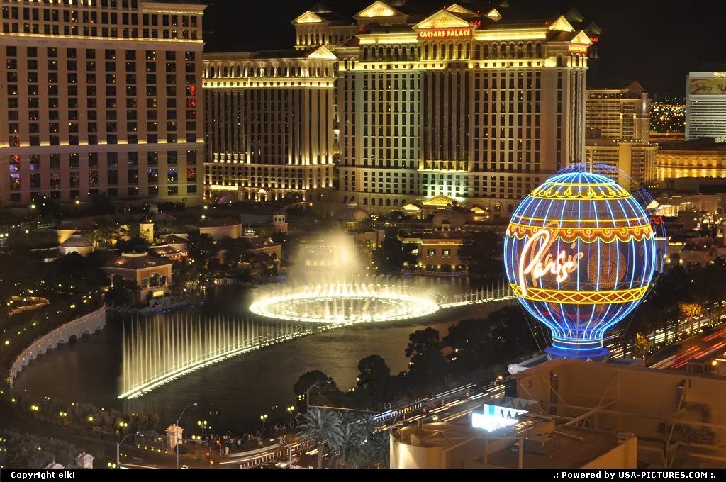 Las Vegas strip. Overview at the bellagio light and water show from a PHs room.