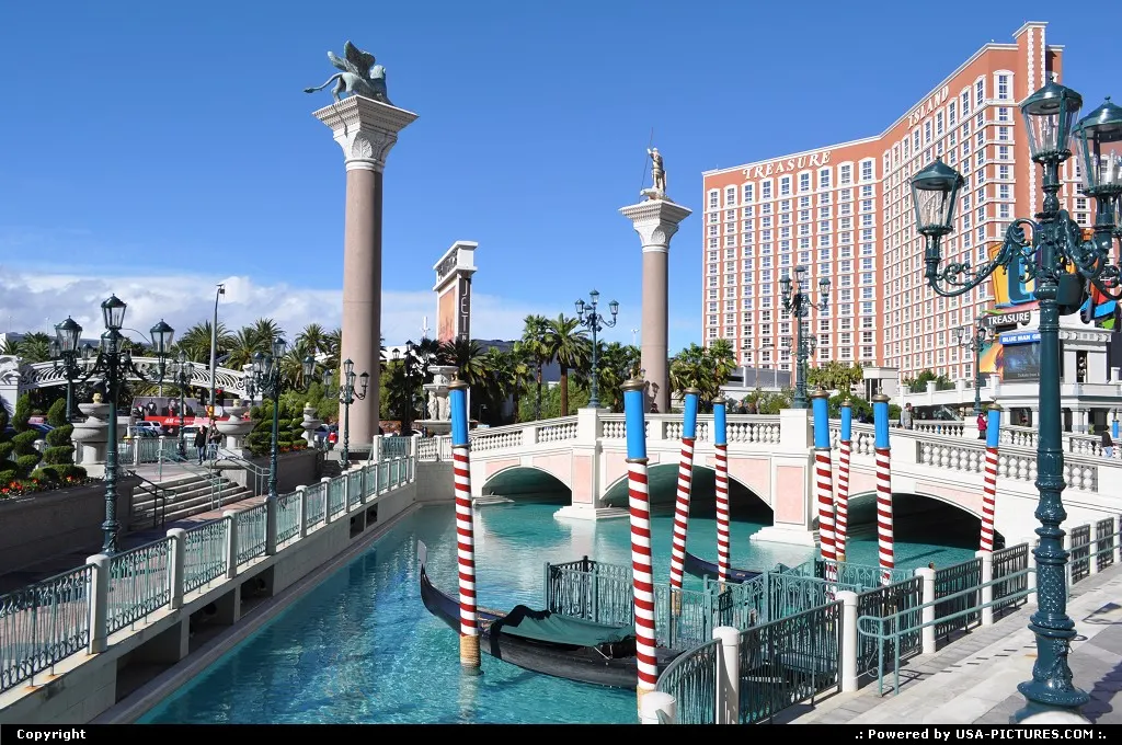 Yet another fancy, themed resort along the strip.