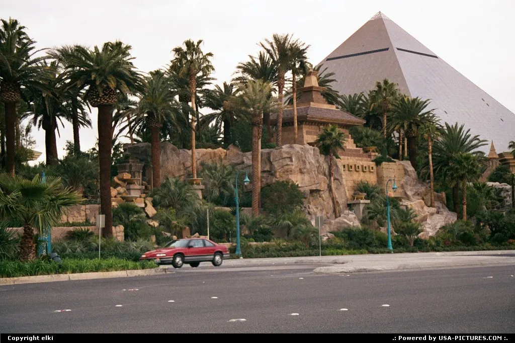 The Luxor, from the strip