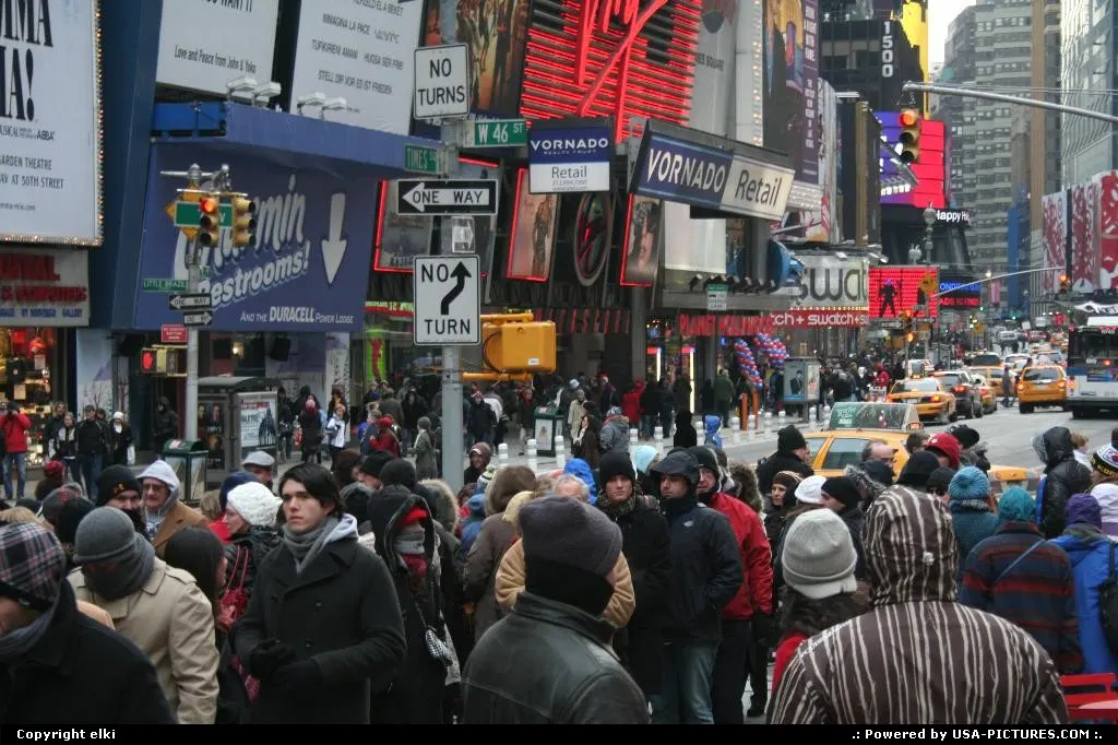 Time square New YOrk 14 degrees F, anyway as usual big afluence !!