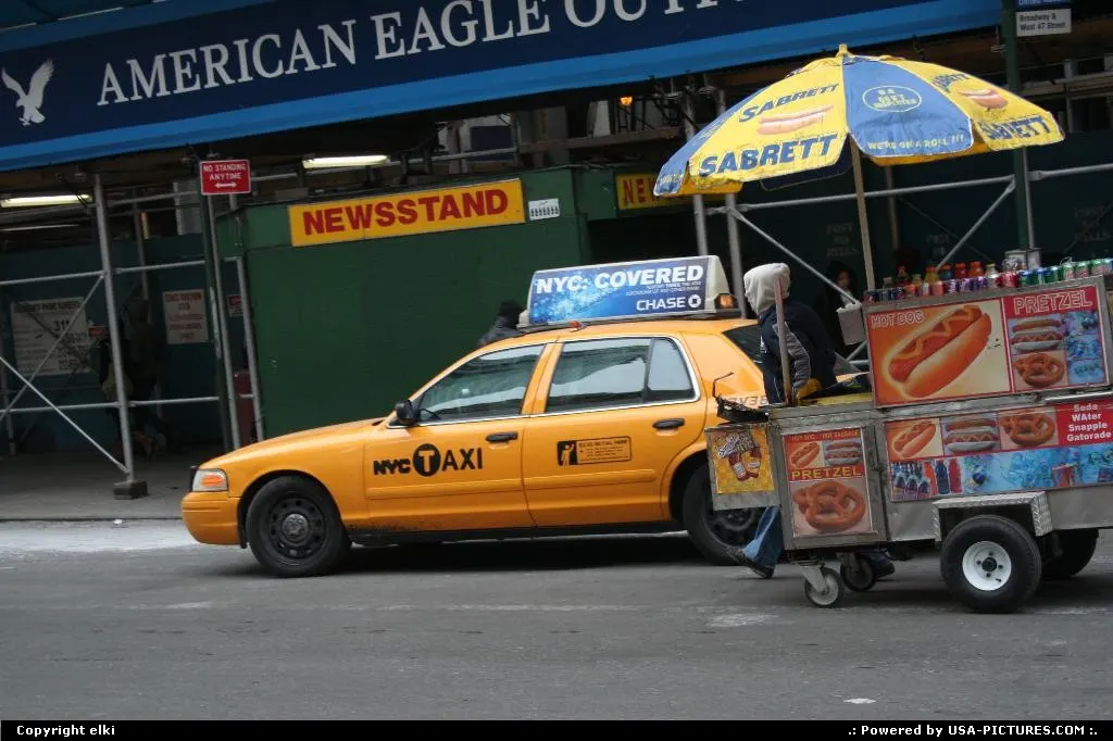 Hot dogs, yellow cabs ... you're in new york city