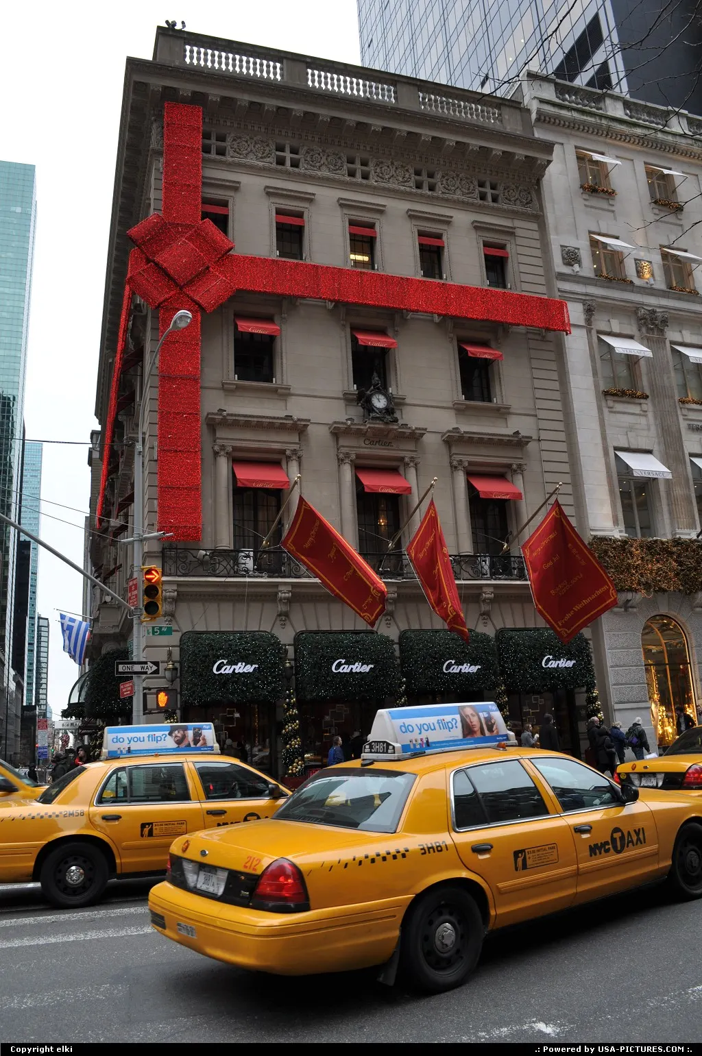 5 th avenue amazing decoration on cartier shop