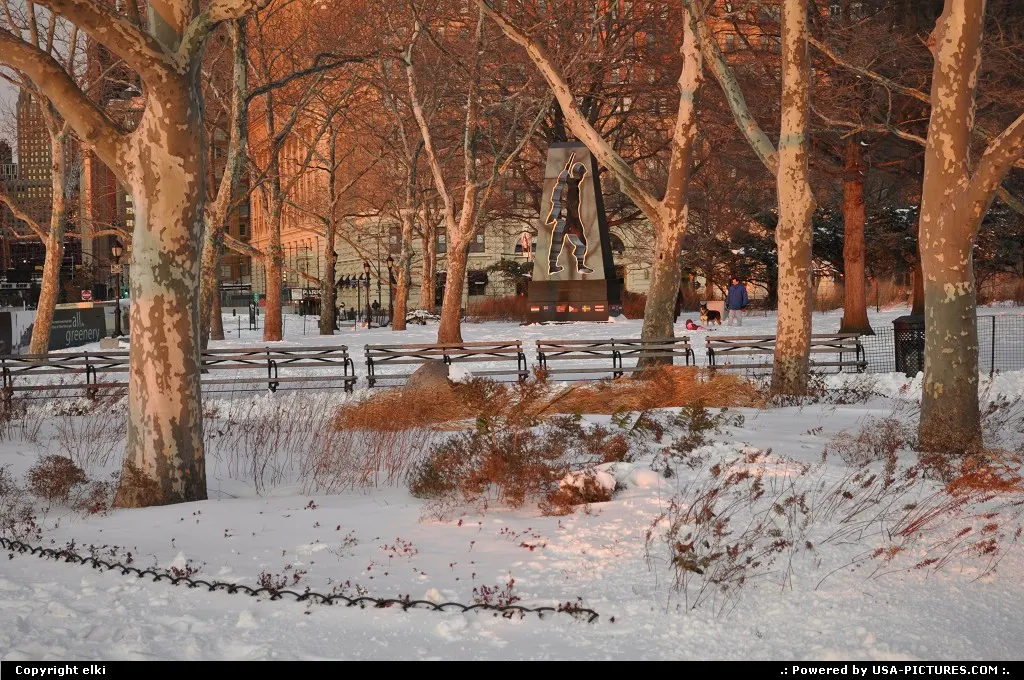 Battery Park contains many monuments honoring soldiers, here one nice lighting by the s...