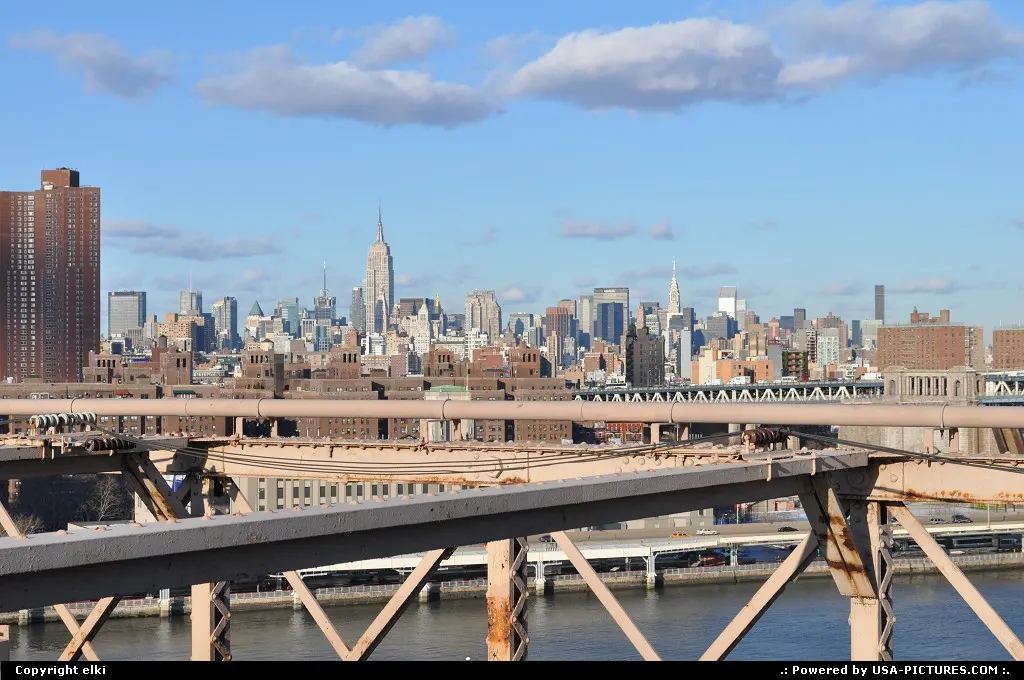 Nice manathan view from the brooklyn bridge