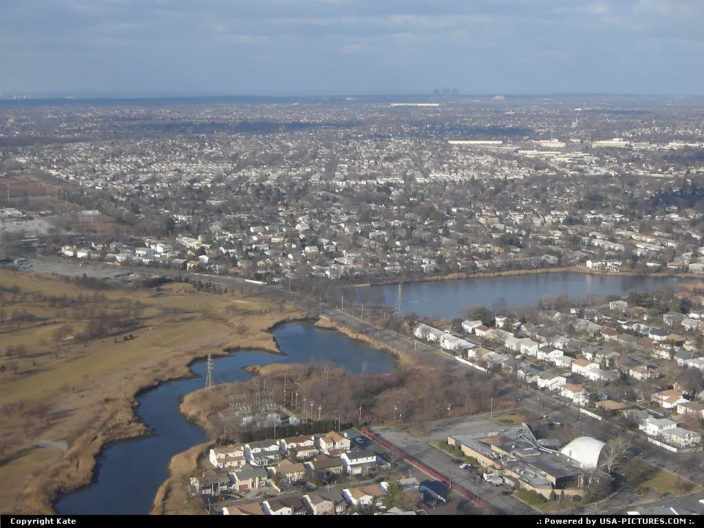 On final approach to JFR runway 31R, North Woodmere Park is under the right wing.