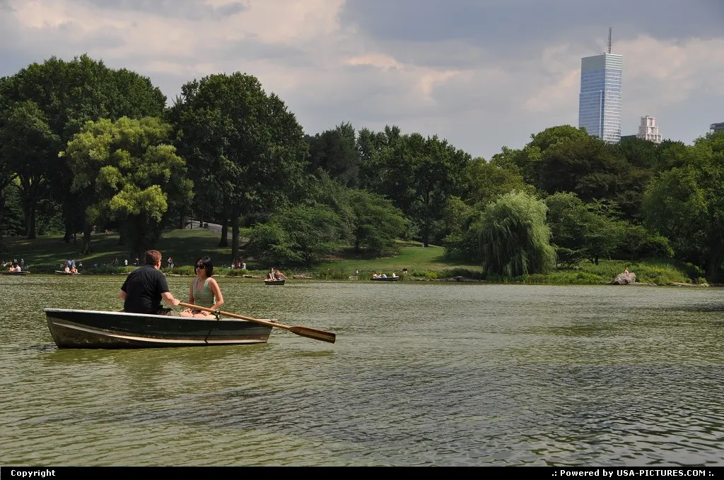 How nice and sweat is it to float and paddle in Central Park, in the heart of New York,...