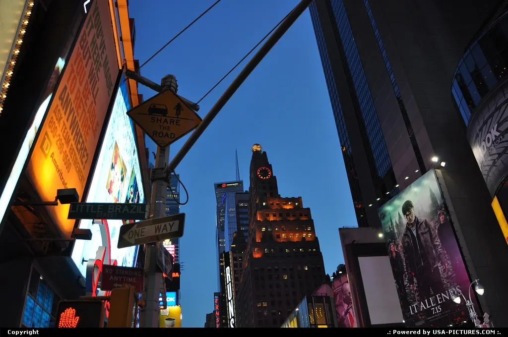 Love the color palette in Times Square by evening.