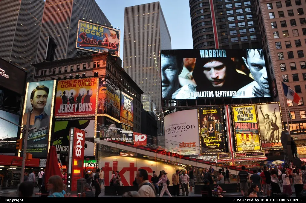 Tonight is show time at Times Square - Well, it is everyday anyway :)