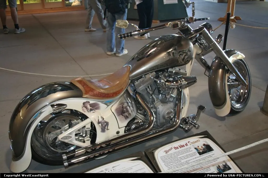 A very good looking custom motorbike.