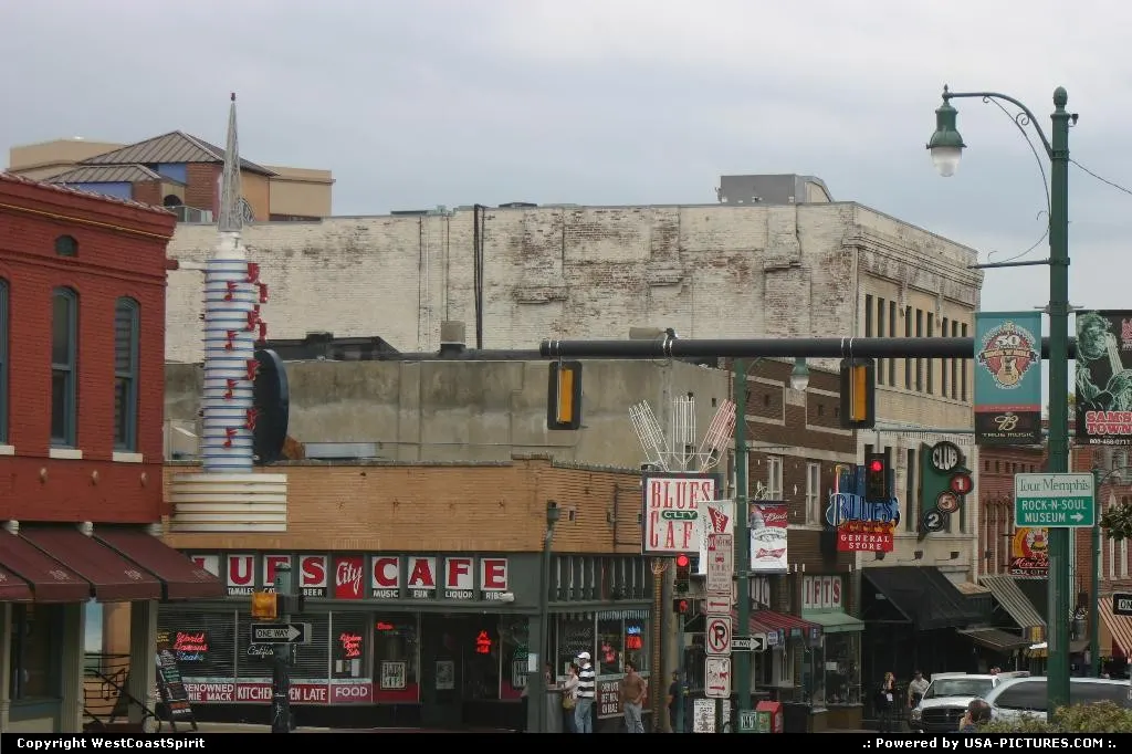 Beale Street intersection. The Elvis Statue is half a block to the right.