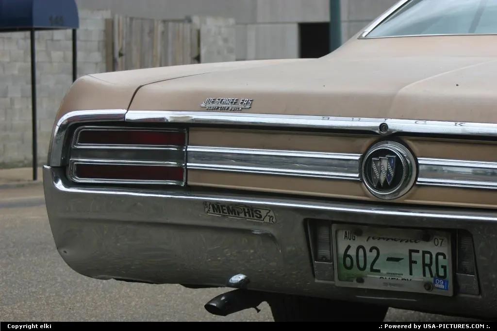 Old buick in Memphis, a tenessee style