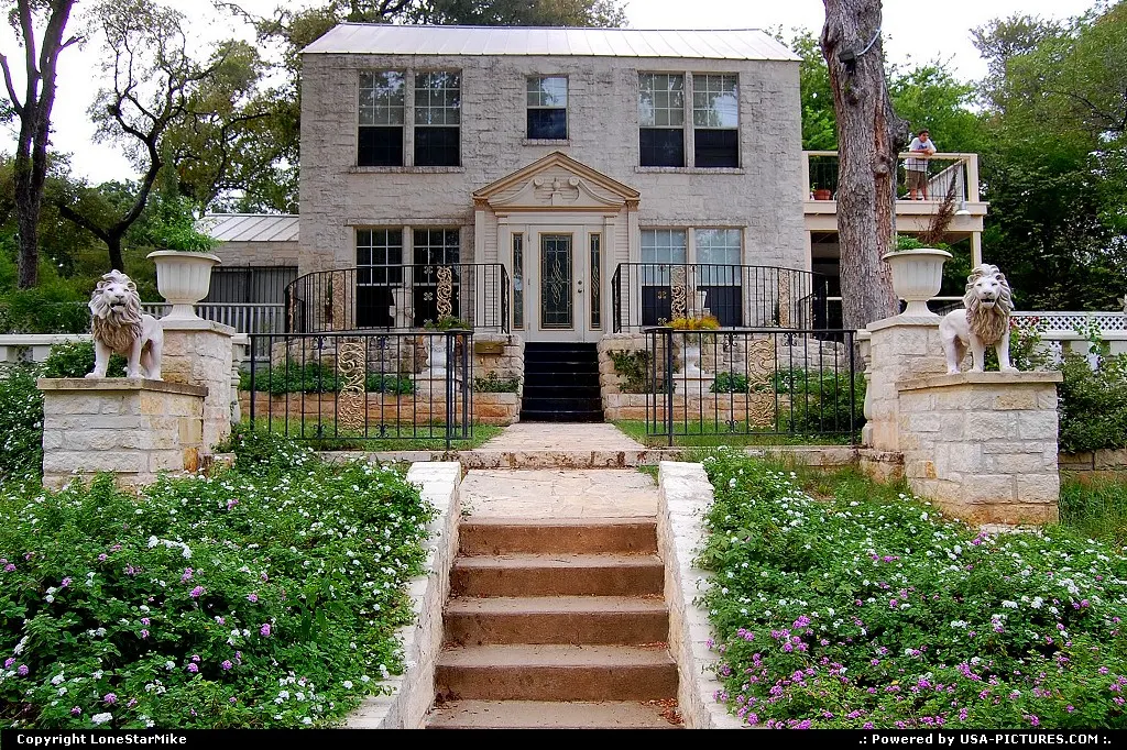 A mini-mansion on Bouldin Ave.