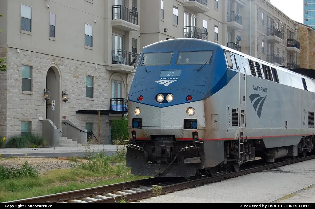 Amtrak's Texas Eagle arriving in Austin