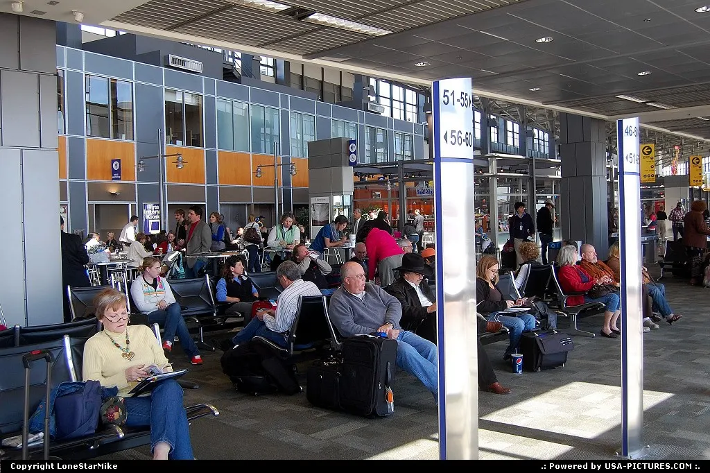 AUS - Austin Bergstrom International Airport departure lounge
