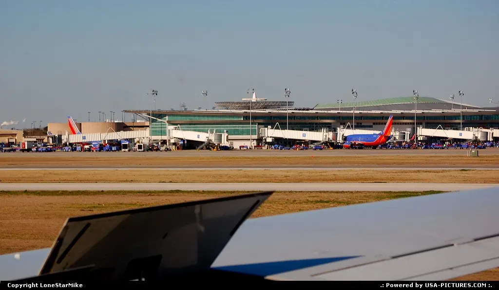 Landing at HOU - Houston Hobby Airport
