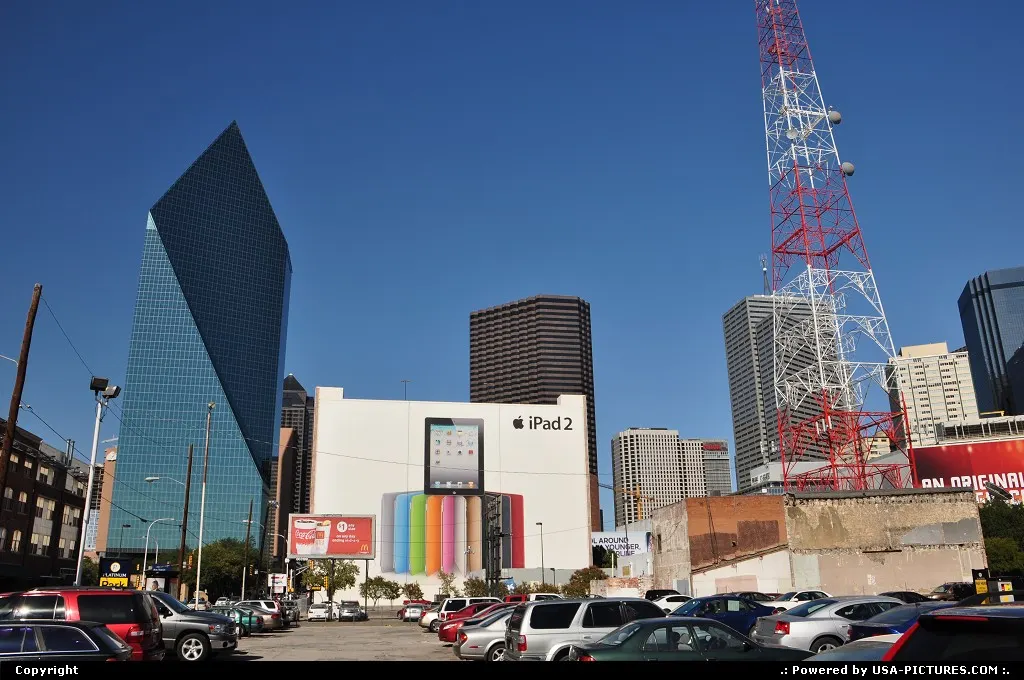 Leaving Historic District and walking to Downtown Dallas. Wells Fargo tower to the left.