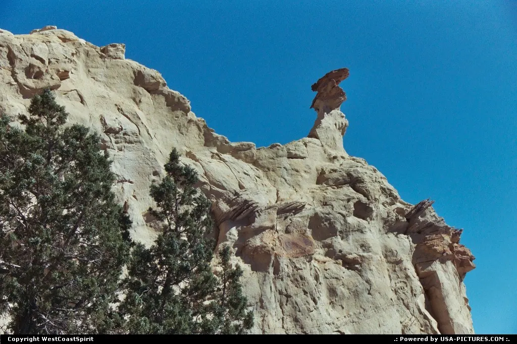 Grosvenor Arche, somewhere in the Cottonwood unpaved road
