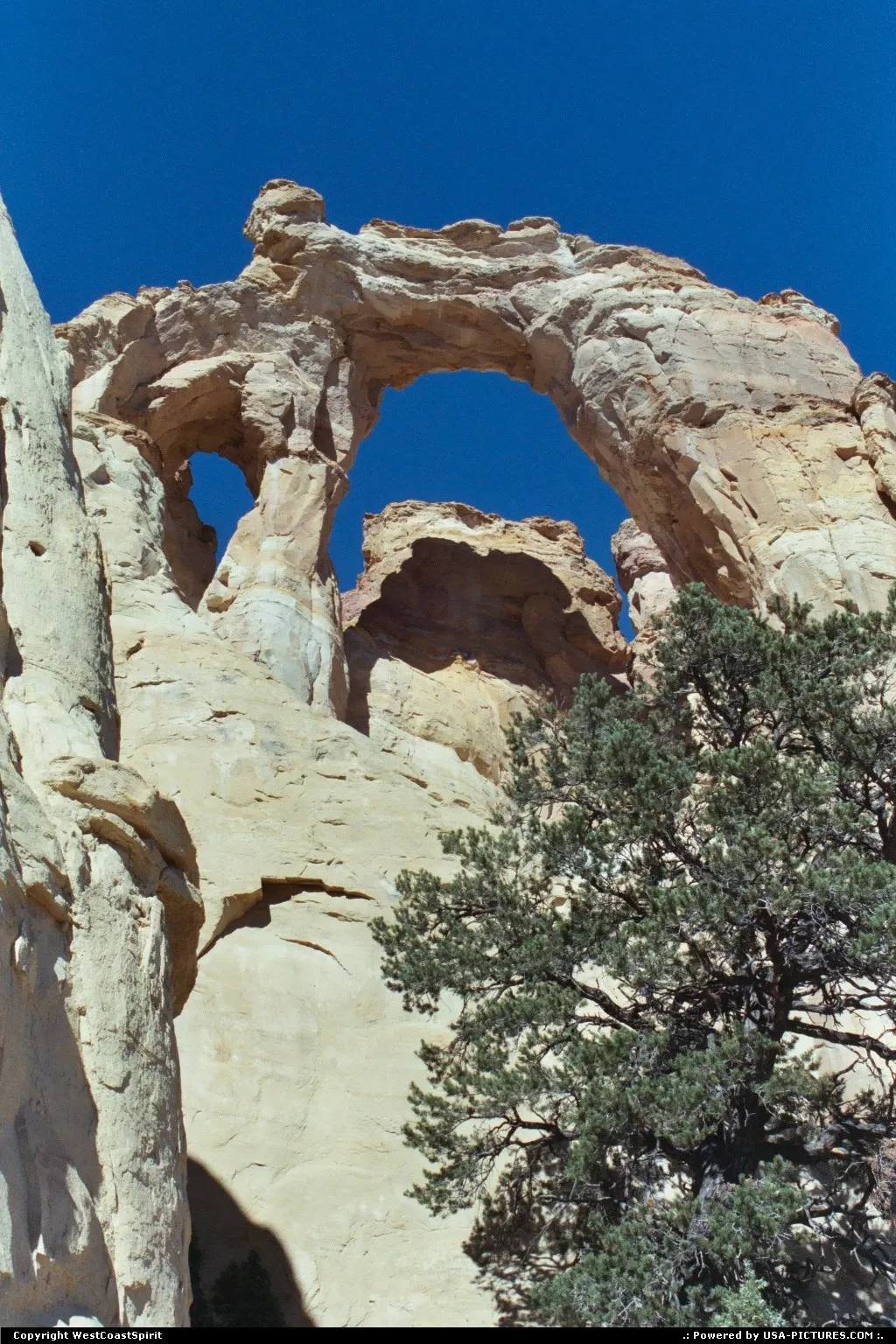 Grosvenor Arche, somewhere in the Cottonwood unpaved road
