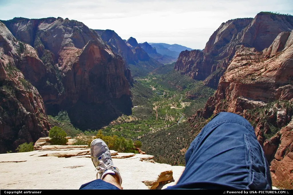 Enjoying the view at Angels Landing, after a wonderful hike... Something I won't forget !