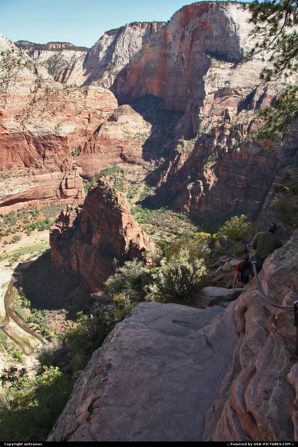 Angels Landing, a truly amazing and unforgettable hike ! Watch your steps :)