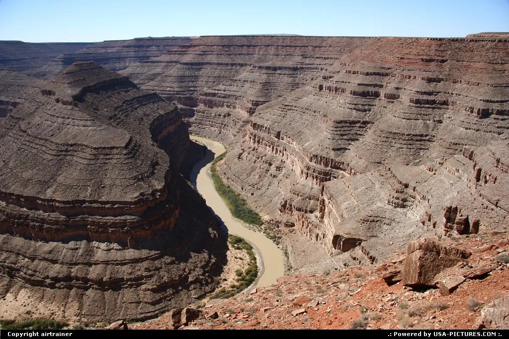 Overview of the San Juan river at the Goosenecks state park.