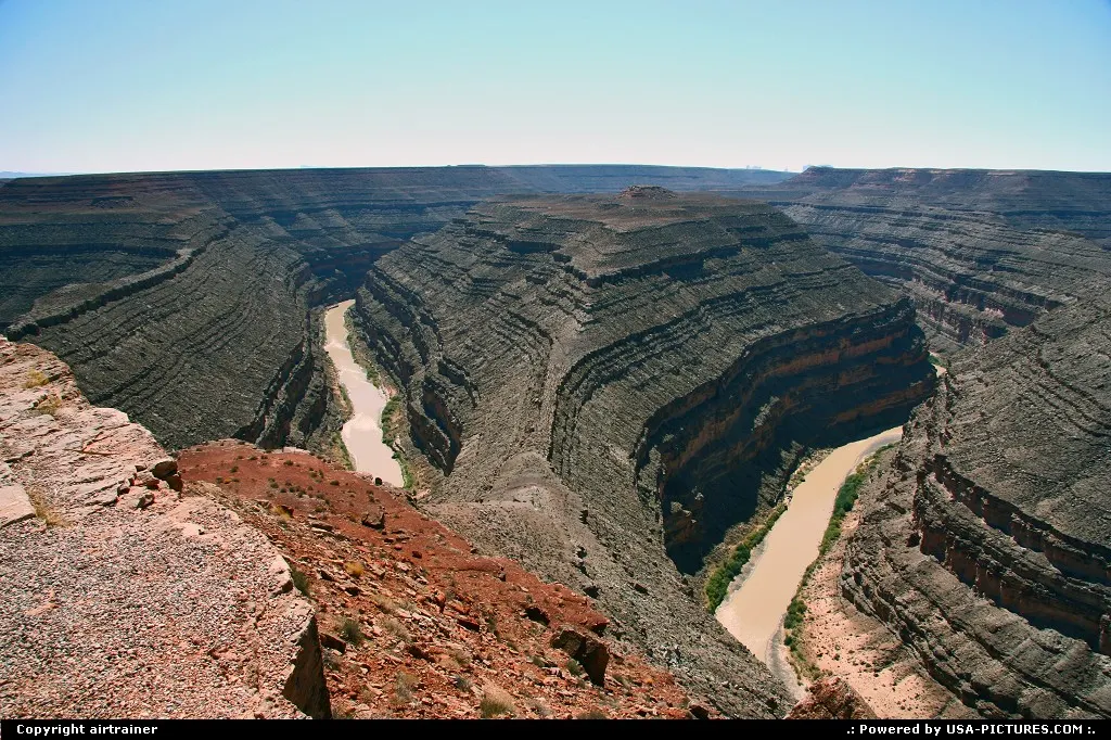 Overview of the San Juan river at the Goosenecks state park.