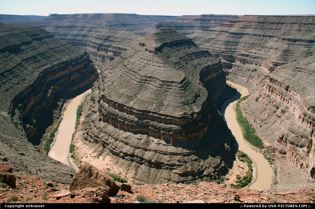 Overview of the San Juan river at the Goosenecks state park.