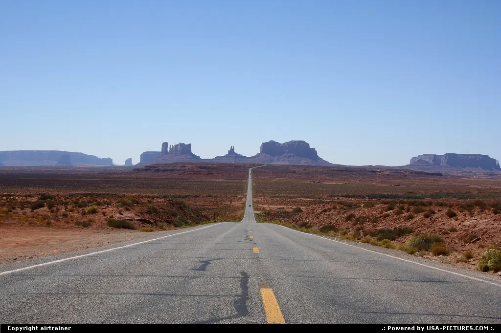 Scenic road 163, looking south to Monument Valley.