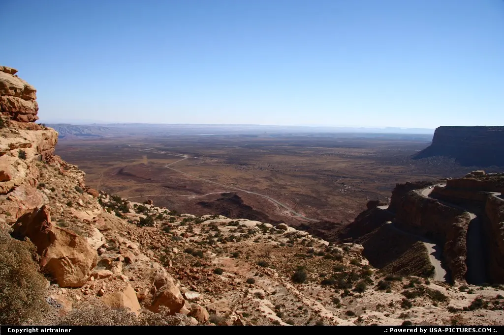 The Mocky Dugway. Looking at the road 261 to / from Monument Valley