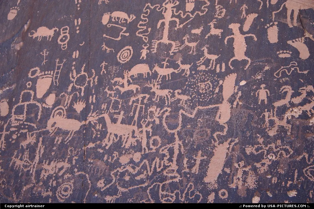 Indian Petroglyphs at Newspaper Rock, on the way to The Needles (Canyonlands NP).