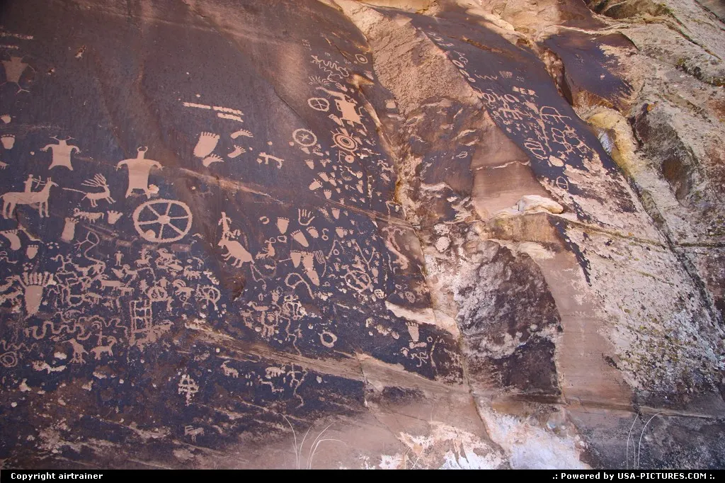 Newspaper Rock, on the way to The Needles / Canyonlands National Park.