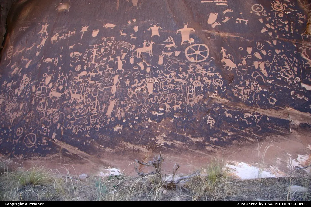 Newspaper Rock, on the way to The Needles / Canyonlands National Park.