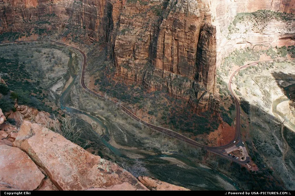 Good overview of the valley, from Angels landing trail. Vertigo maybe?