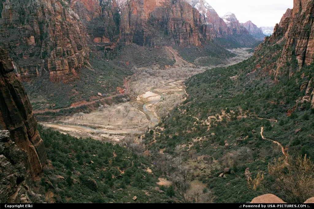 View of the valley, on the way back from Angels Landing