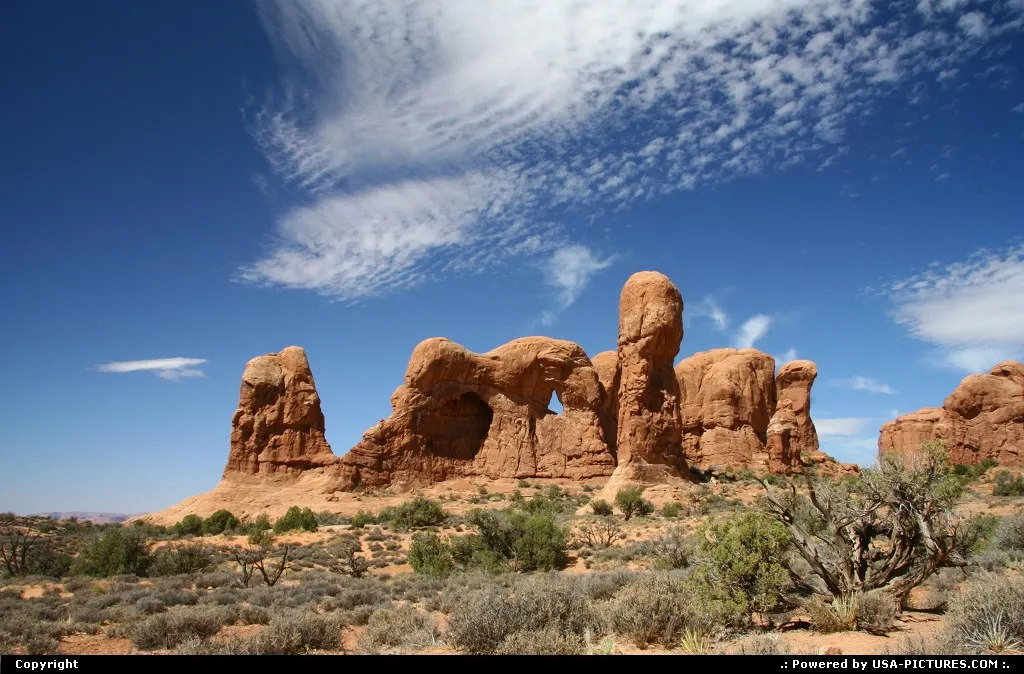 Double Arche trail, under a perfect sky...