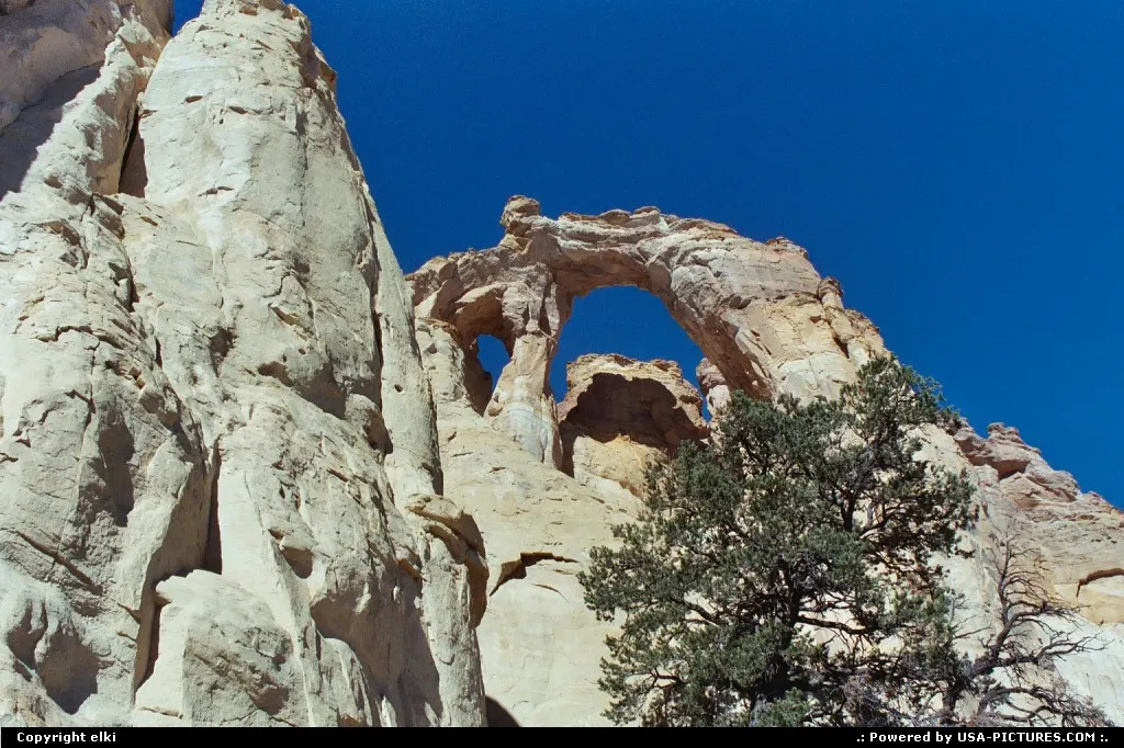 Grosvenor Arche, somewhere in the Cottonwood unpaved road