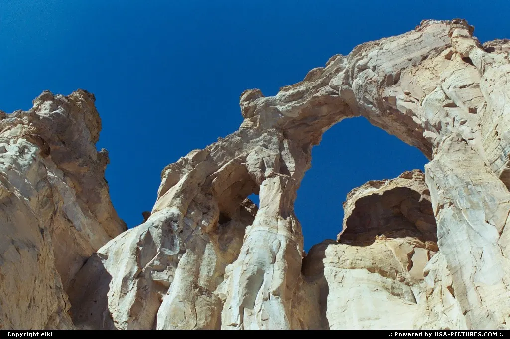 Zoomed: Grosvenor Arche, somewhere in the Cottonwood unpaved road