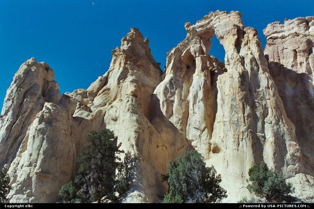 Grosvenor Arche, somewhere in the Cottonwood unpaved road