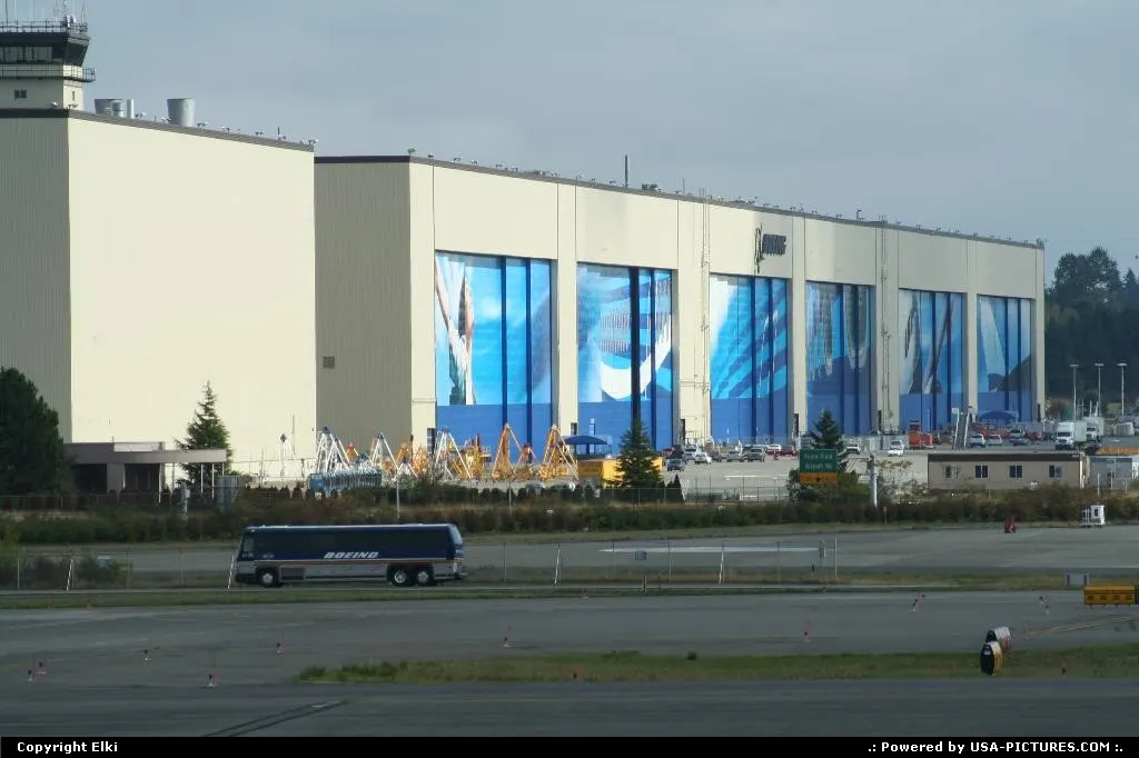 Boeing factory in Everett: largest building in the world by volume.