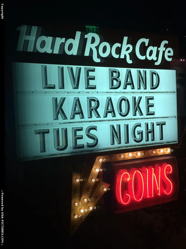 Seattle rocks !! Good grub, music ....
