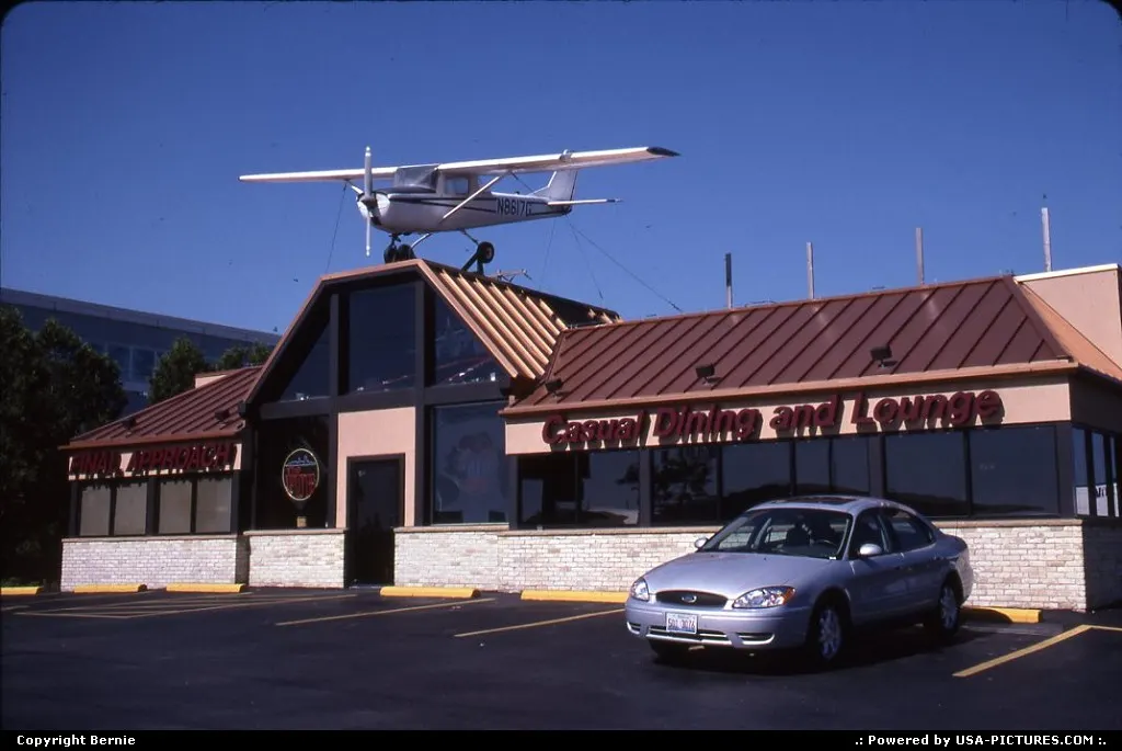 FINAL APPROACH, an unusual look for this good restaurant close to the airport.