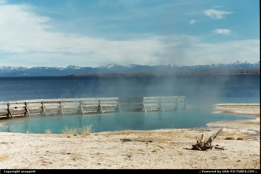 Bassin in yellowstone park